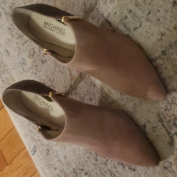 Michael Kors Clara Mid Bootie Size 9 - Picture 1 of 12